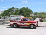 izamal-zocalo-camioneta-467