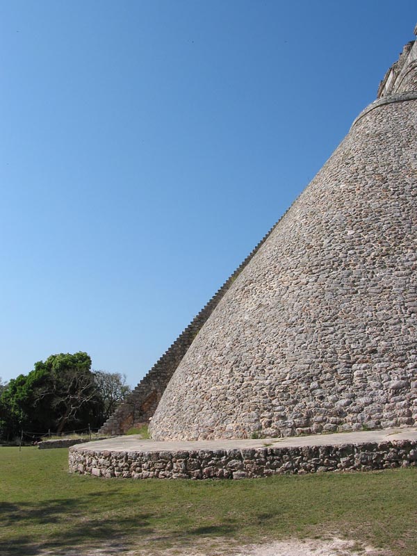 uxmal--escalera-495