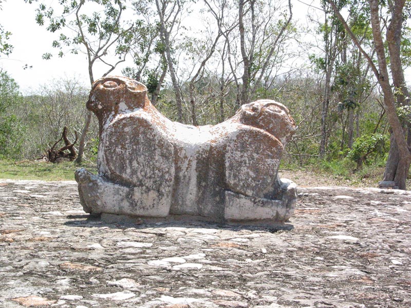 uxmal-jaguares-640
