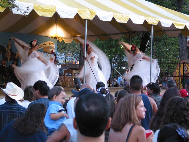 fiesta-plaza-dances-168
