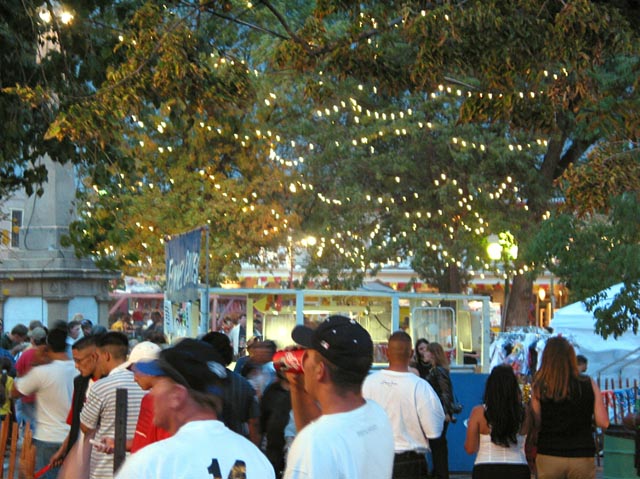 fiesta-plaza-treelights-019