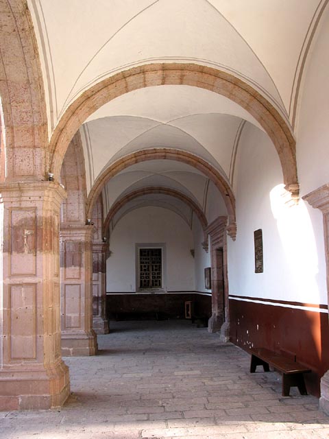 morelia-courtyard-walk-B-103