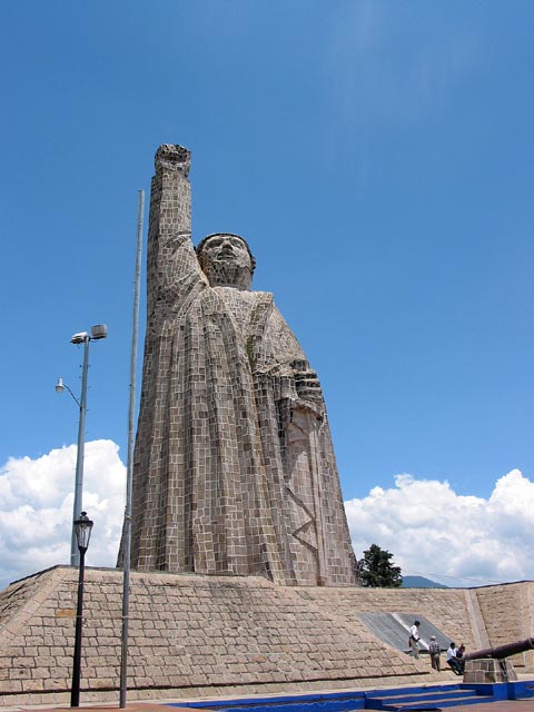 janitzio-morelos-estatua-023