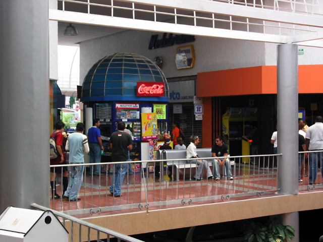 morelia04-aurrera-mall_2_3.jpg
