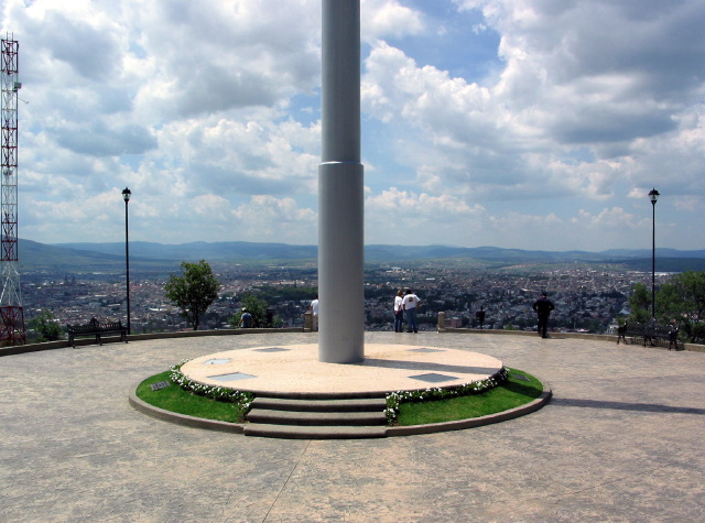 morelia04-bandera-mon#F306.jpg