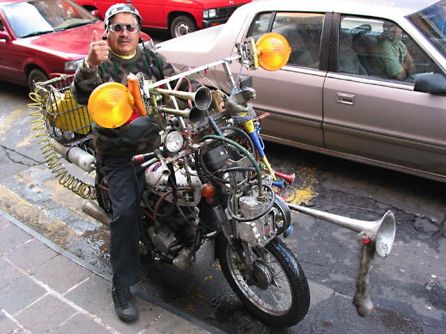 morelia04-calle-moto_3141.jpg