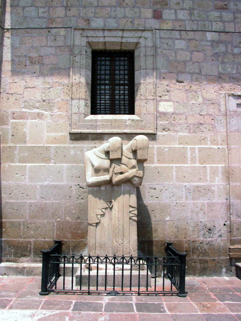 morelia04-estatua-cat#F308.jpg