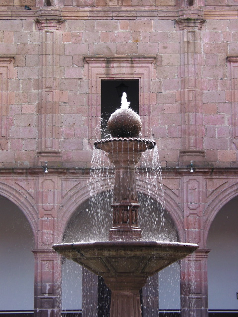 morelia04-fuente-clav#F308.jpg