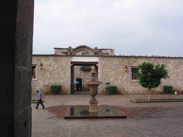 morelia04-fuente-palo#F308.jpg