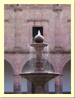 morelia04-fuente-clavijero_2774.jpg