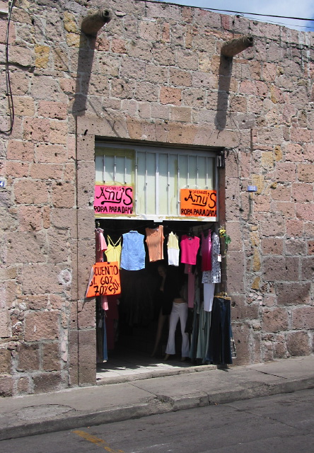 morelia04-calle-tiend#F30B.jpg