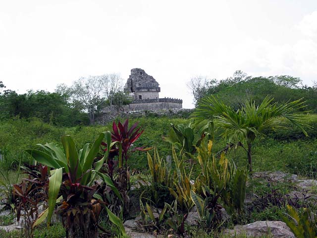 chchen-itza-observatory-0410
