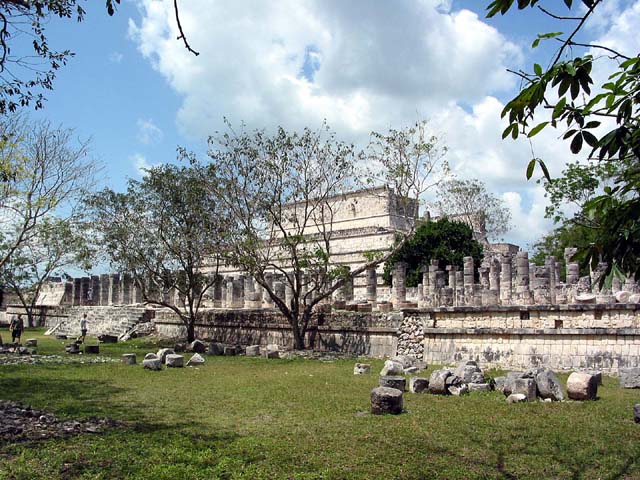 chchen-itza-pillars-d-0378