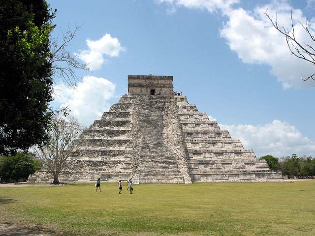 chchen-itza-pyramid-a-0381
