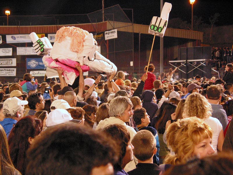 zozobra-cabeza-pulgares-03_0344