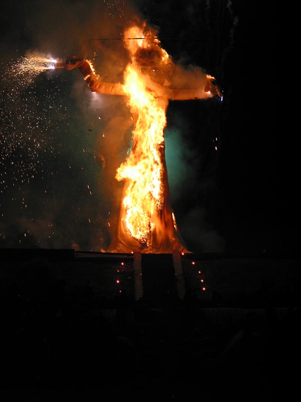 zozobra-fuego-03-0418